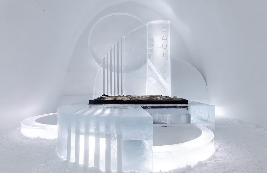 Funghi giganti, lampadari di ghiaccio e un salone per le nozze: ecco l’Icehotel 33