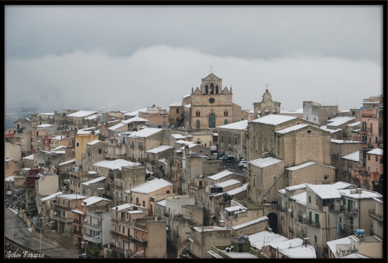 Borgo di Monterosso Almo con la neve, Sicilia 