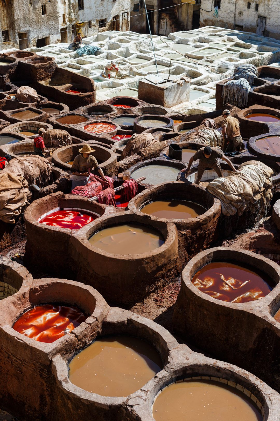 La conciatura delle pelli, attività tradizionale a Fez 