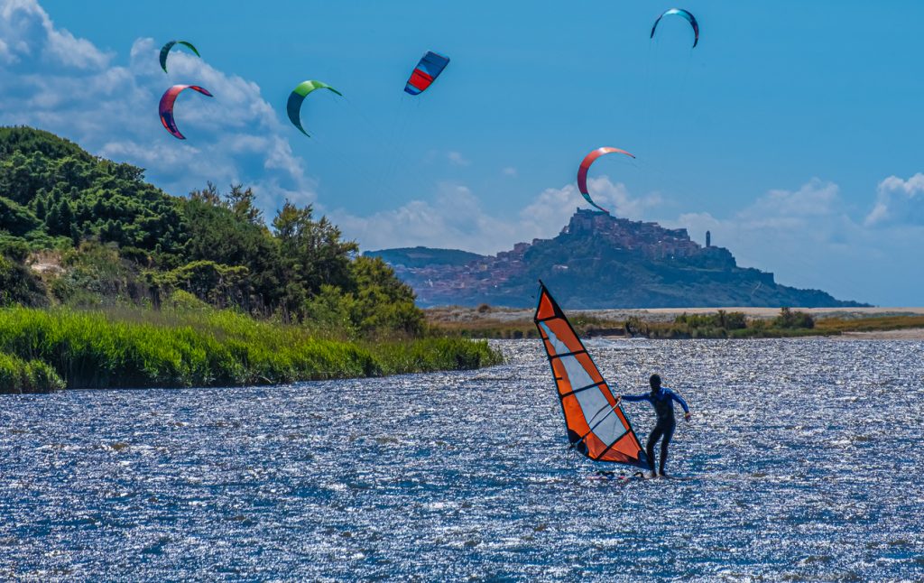 Windsurfisti e kitesurf in Sardegna