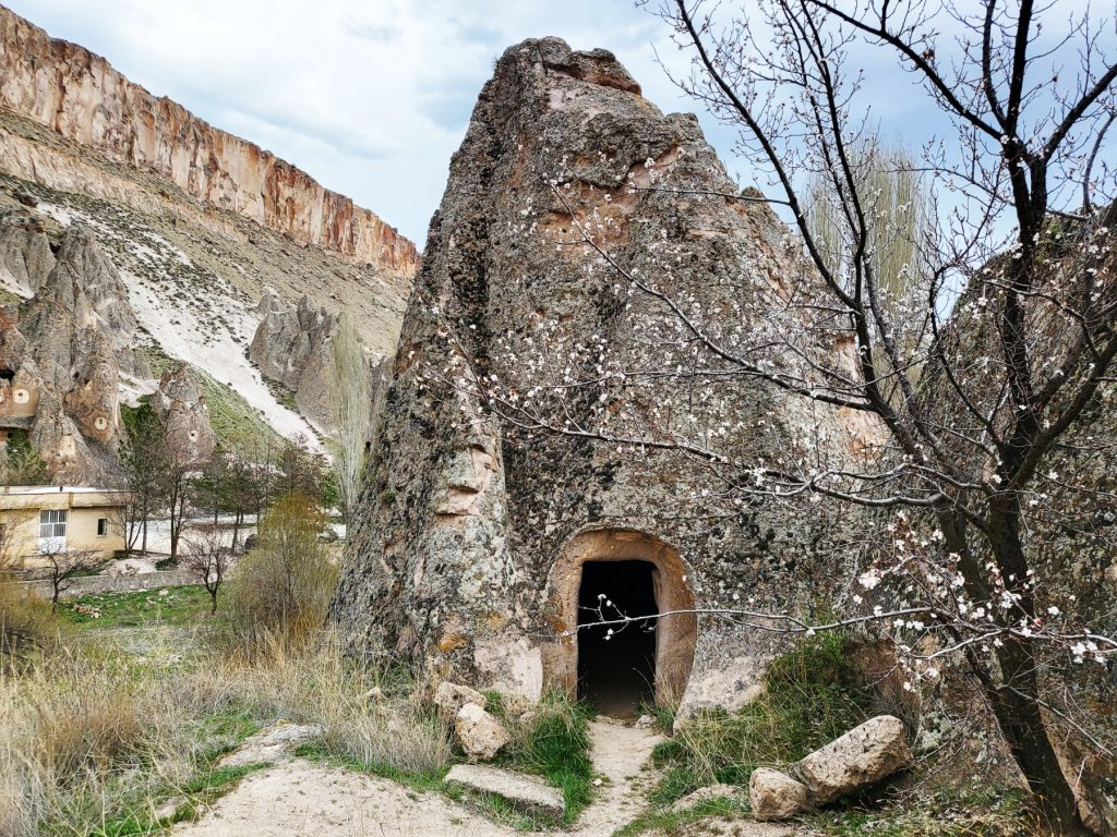 Chiesa rupestre nella valle di Soganli Cappadocia