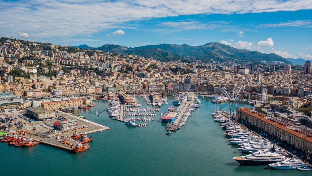 Veduta porto Genova