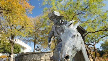 cowboy scultura Cattle Drive di Robert Summers in Pioneer Plaza a Dallas