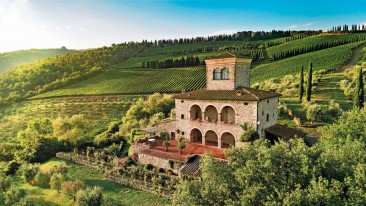 Castello di Albola nelle colline del Chianti Classico a Radda Toscana