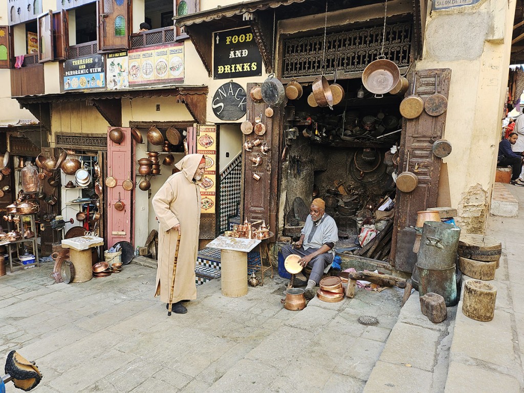 artigiani nella Medina di Fez 