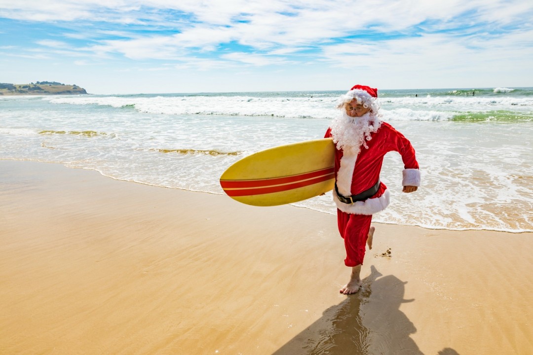 Australia: Babbo Natale surfista
