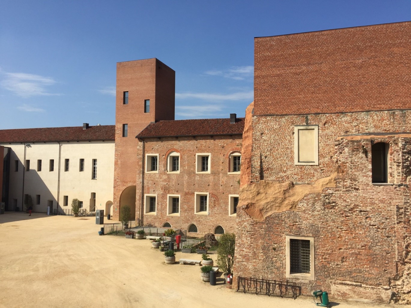 cortile del Castello di Novara