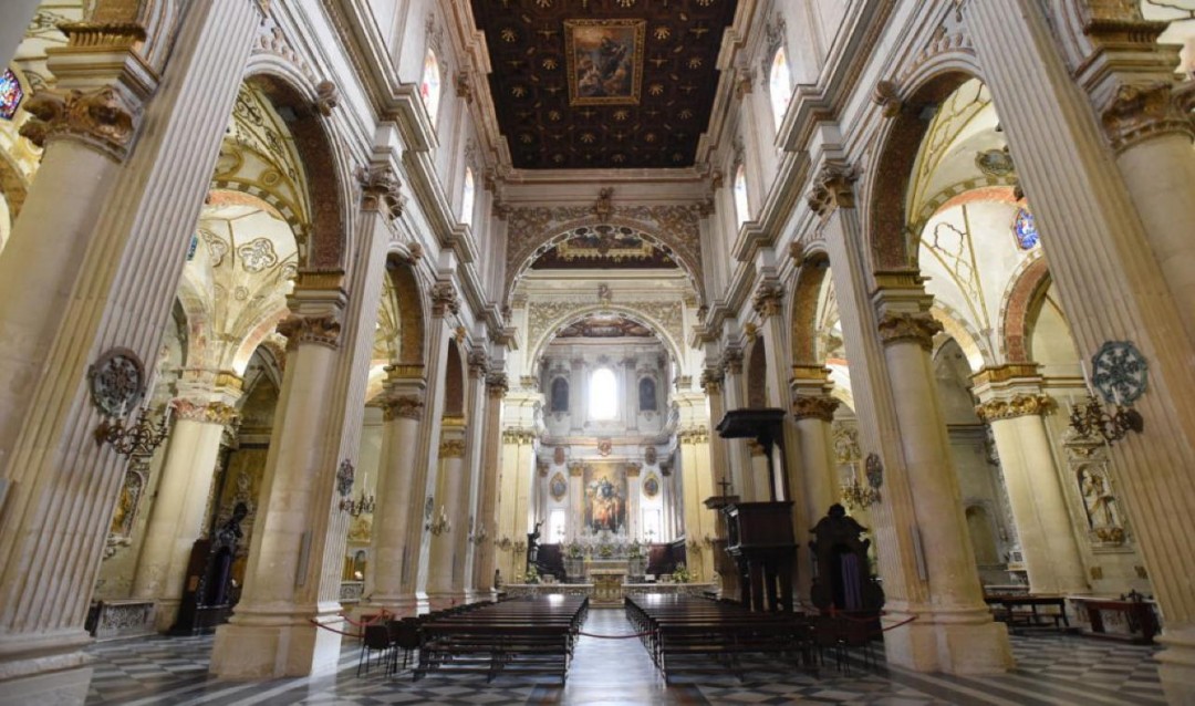 Duomo di Lecce interno Basilica capolavoro del barocco