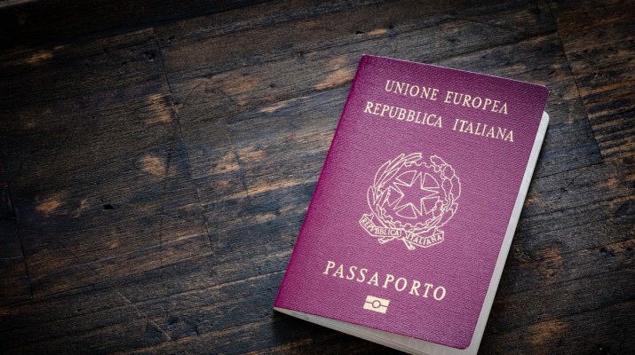 Foto I passaporti più potenti al mondo: l'Italia è al primo posto nella classifica del 2024