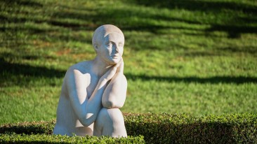 scultura Serenitat Eulàlia Fàbregas de Sentmenat nel Parc de Cervantes Barcellona