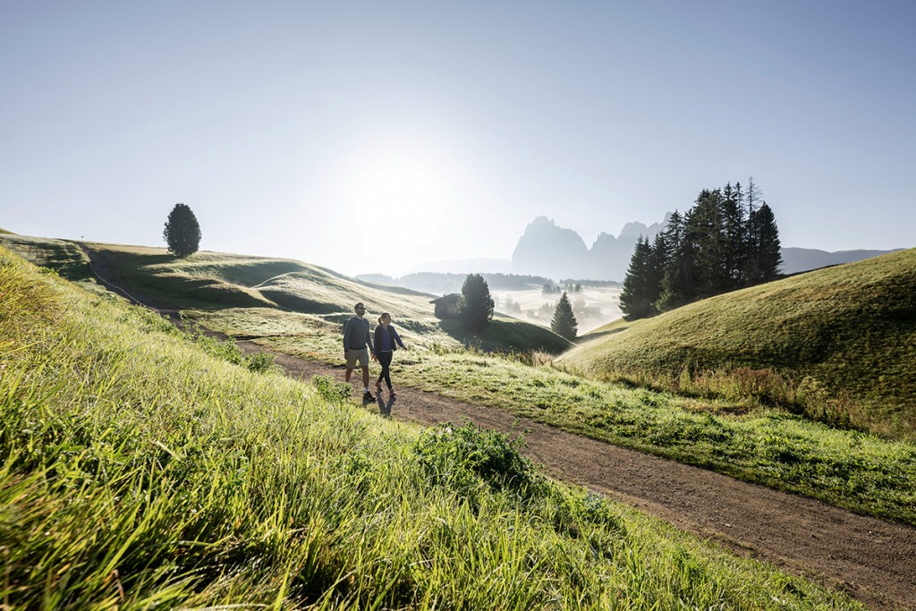 Il trekking sull’Alpe di Siusi è tra le proposte outdoor dell'ADLER Lodge ALPE
