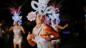 Carnevale Aruba isola felice Caraibi
