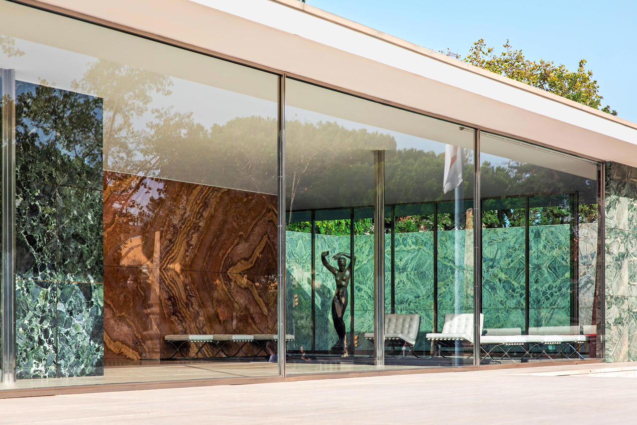 Pavelló Mies van der Rohe nel quartiere Montjuic a Barcellona