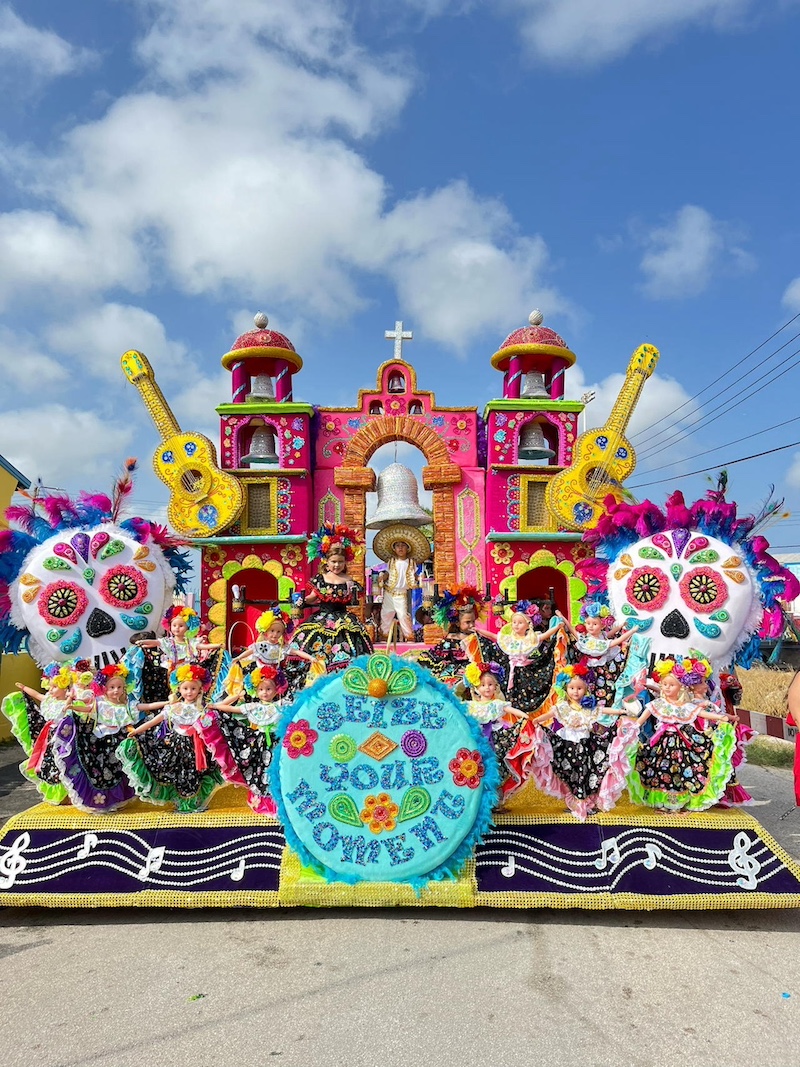Carnevale Aruba carro tema Coco