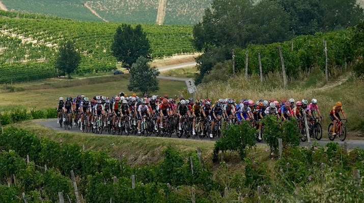 Photo Giro d'Italia Women 2024: start of the women's stage race on July 7