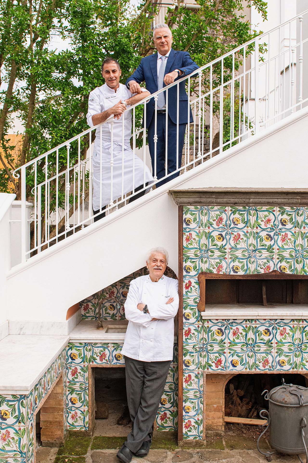 Alfonso Iaccarino con Ernesto è Mario nel giardino del ristorante Don Alfonso 1890 a Sant Agata sui Due Golfi