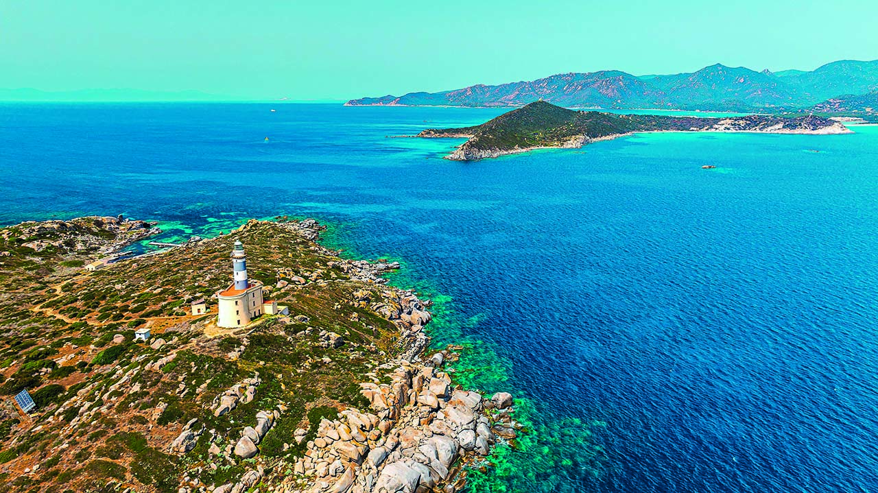 Villasimius faro isola dei cavoli di fronte a Capo Carbonara Sardegna © Ettore Cavalli