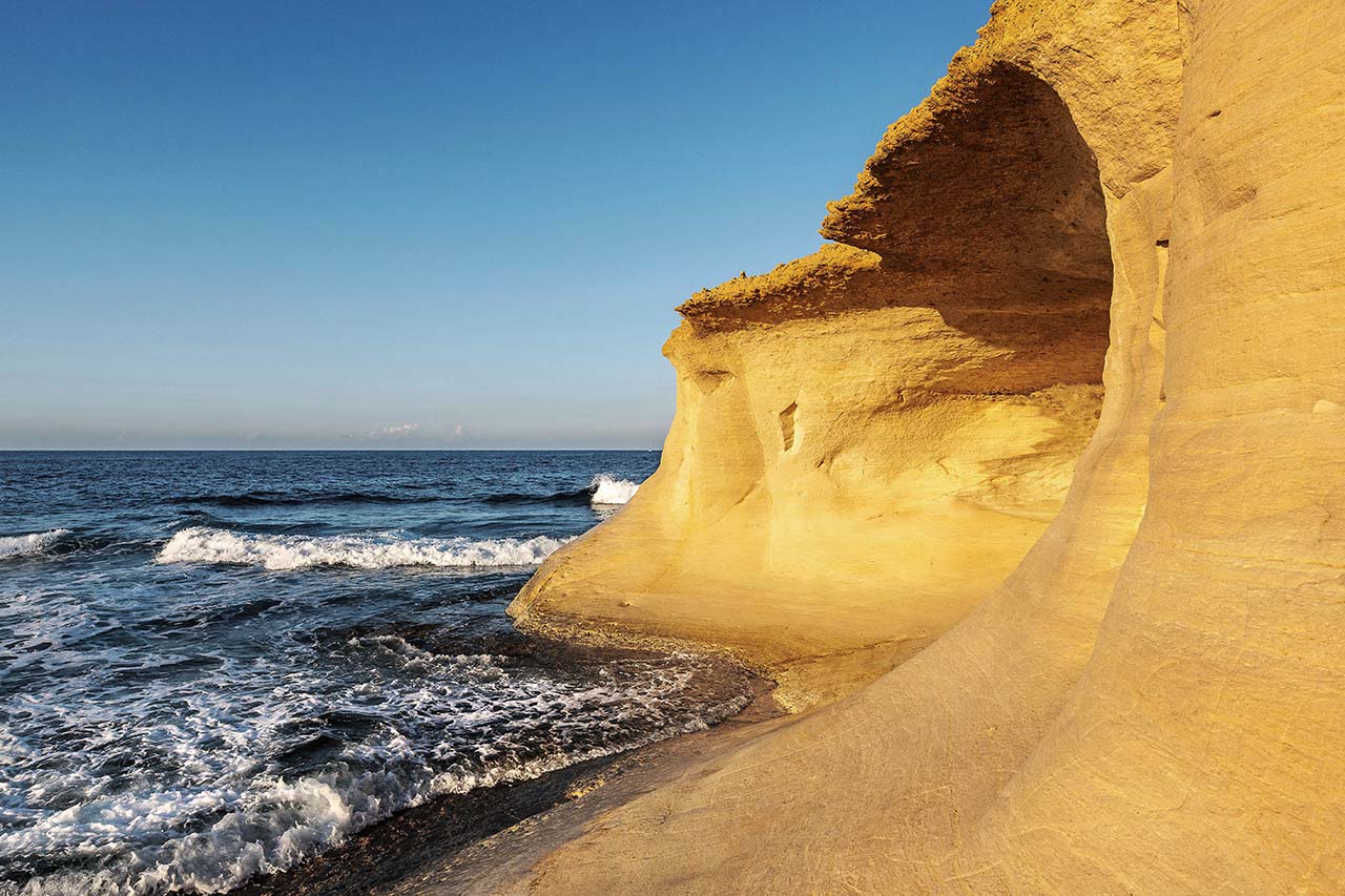 Gozo formazioni rocciose Xwejni Rock nella baia di Xwejni vicino a Marsalforn