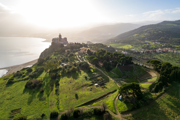 Vista su Tindari: Santuario, Parco Archeologico e Riserva