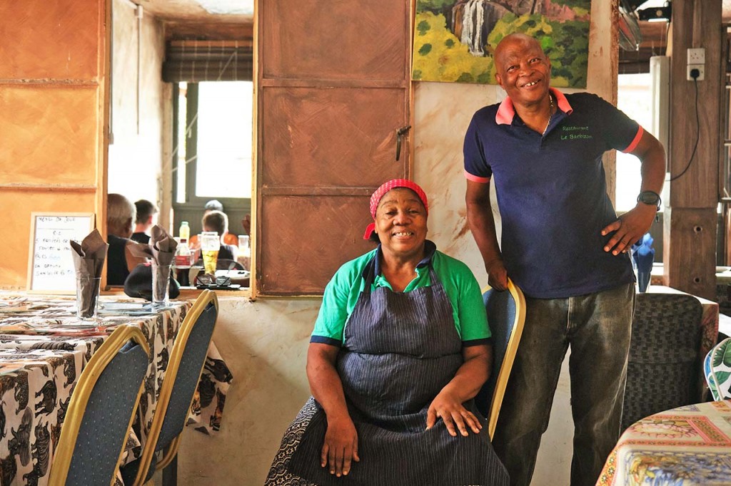 Titolari del ristorante Barbizon, a Chamarel, Mauritius tradizioni e cultura 